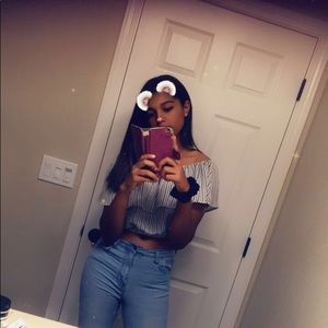 Meet your Posher, Tenia